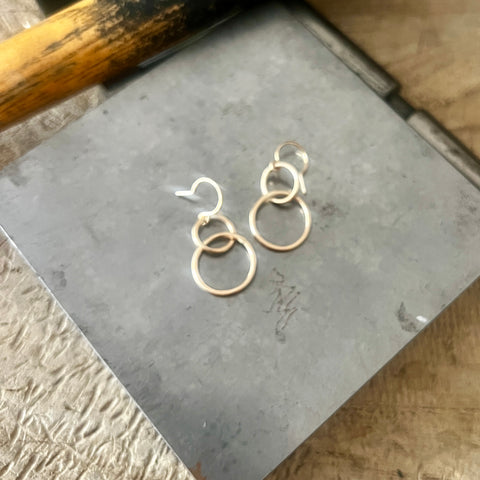 Mini Kissing Circles earrings