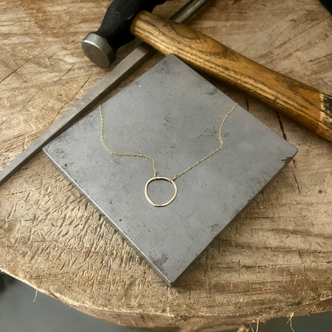 The Quirky Loop necklace