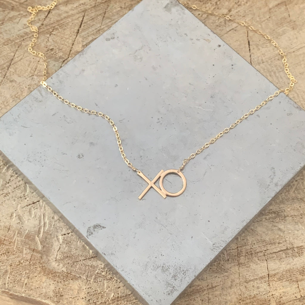 XO necklace in solid gold - Elegant Jewel Box | Fine Jewellery